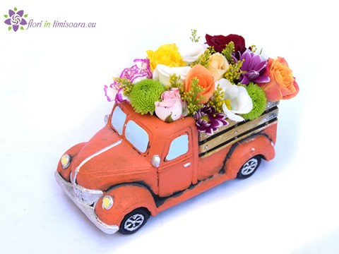 Masinuta cu flori colorate
